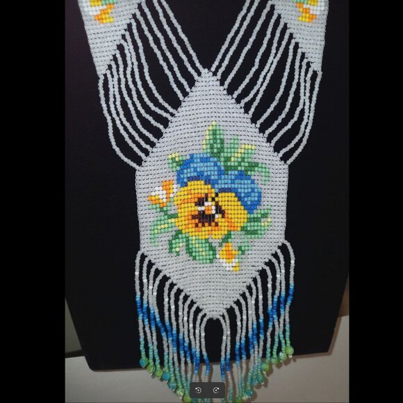 🌼 Beaded Gerdan with Pansy Flower Motifs 🌼 - Picture 3 of 6
